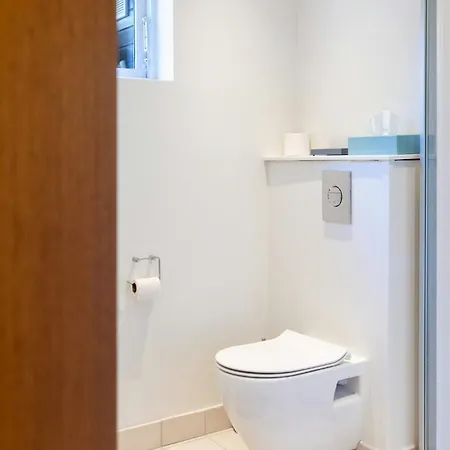 Renovated House With Lovely Secluded Garden *